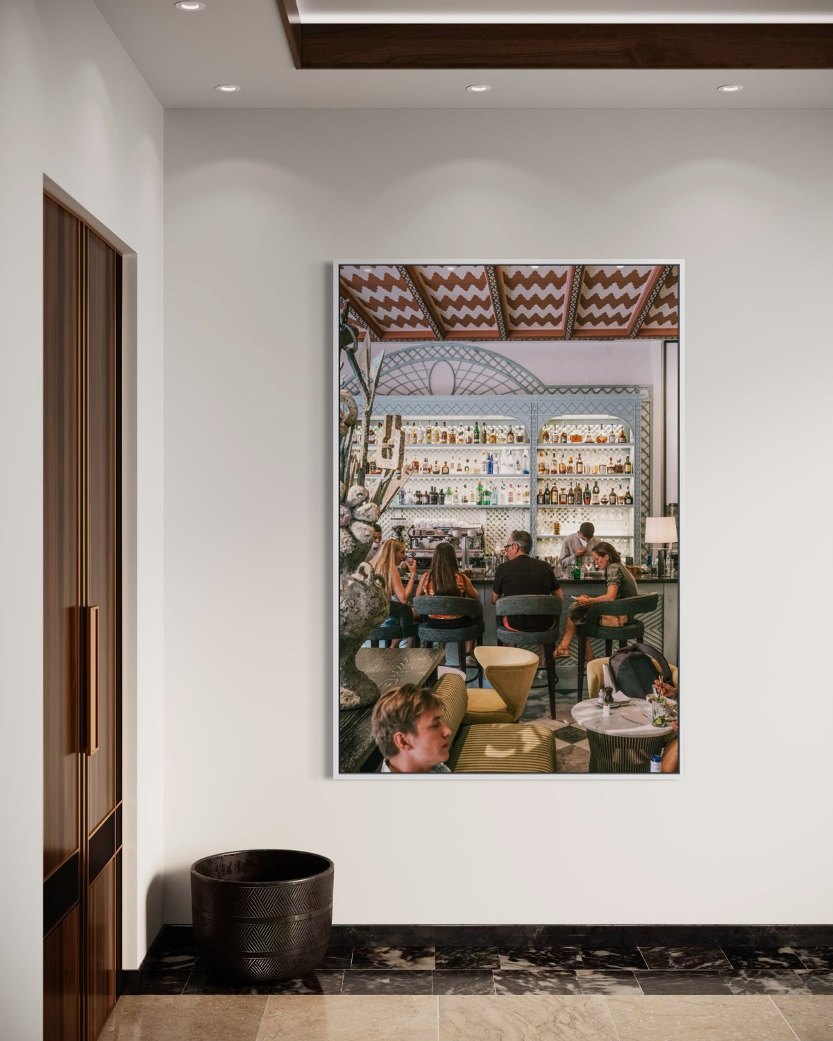 BAR AREA AT HOTEL CAPPUCCINO